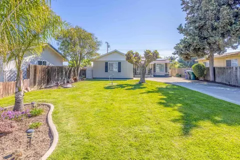 334 N California St, Tulare, CA 93274