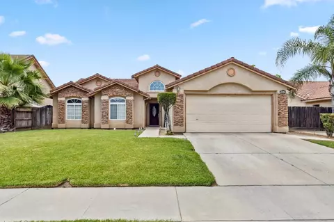 367 S Park Ave, Kerman, CA 93630