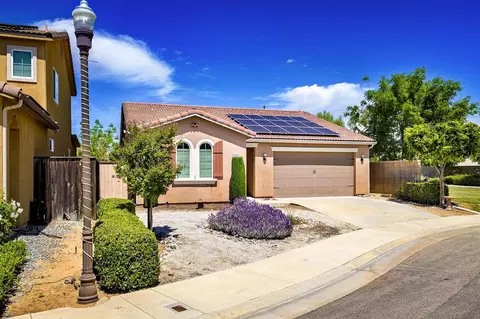 3033 Celeste Ave, Clovis, CA 93619