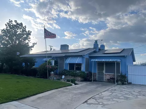 5689 E Hampton Way, Fresno, CA 93727