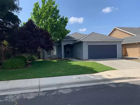 272 W Kelly Ave, Clovis, CA 93611