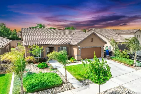 743 Strada St, Lemoore, CA 93245