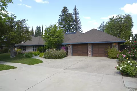 624 E Serena Ave, Fresno, CA 93720