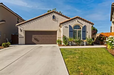 3410 Taylor Ln, Clovis, CA 93619