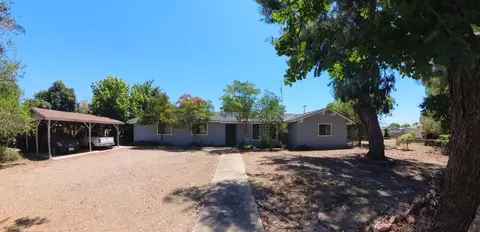524 4th St, Orange Cove, CA 93646