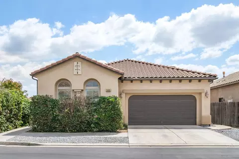 5988 E Via Manzi Dr, Fresno, CA 93727