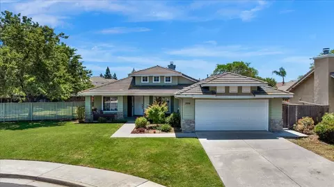 2868 Beverly Ave, Clovis, CA 93611