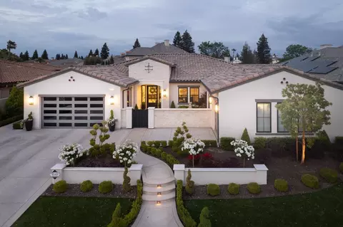 11302 N Knotting Hill Dr, Fresno, CA 93730