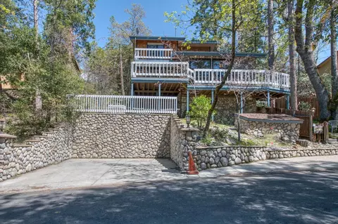 39650 E Idylwild Dr W, Bass Lake, CA 93604
