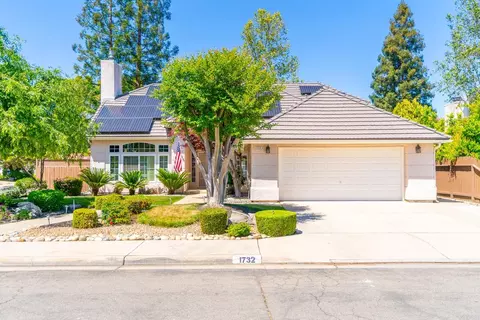 1732 E Pryor Dr, Fresno, CA 93720