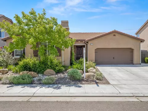 4044 Celeste Ave, Clovis, CA 93619