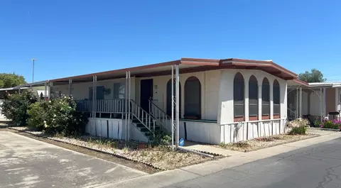 581 N Crawford Ave #22, Dinuba, CA 93618