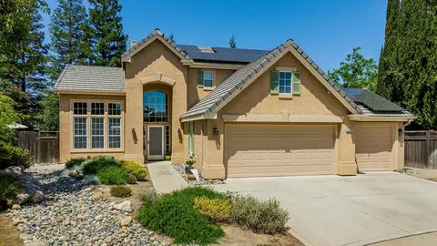 1608 E Desert Island Dr, Fresno, CA 93730