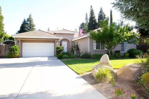 2418 Rall Ave, Clovis, CA 93611