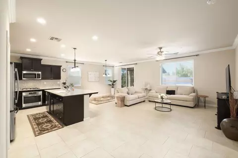 1590 N Whitmore Ave, Clovis, CA 93619