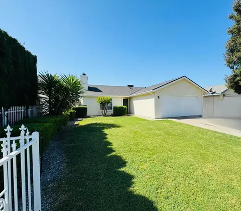 855 W Ponderosa St, Farmersville, CA 93223