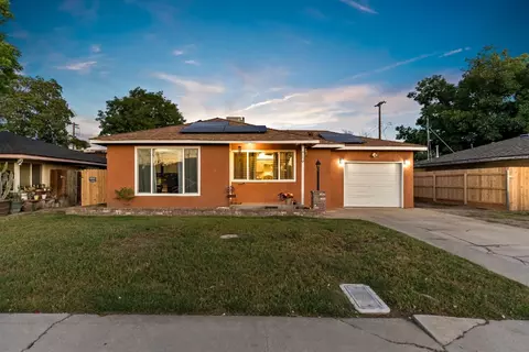 2202 N Lomita Ave, Fresno, CA 93703