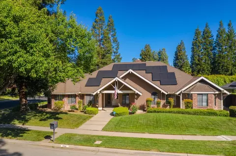 534 E Warwick Ave, Fresno, CA 93720