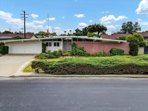 265 E Sycamore Dr, Hanford, CA 93230