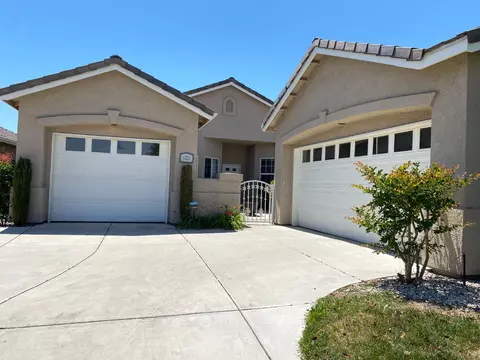 1321 E Dorothea Ave E, Visalia, CA 93292