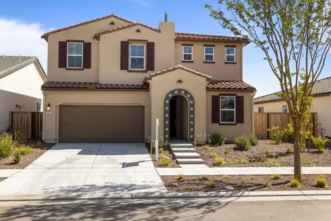 530 Overstone Ave, Madera, CA 93636