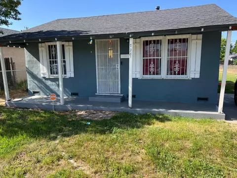 728 W University Ave, Fresno, CA 93705