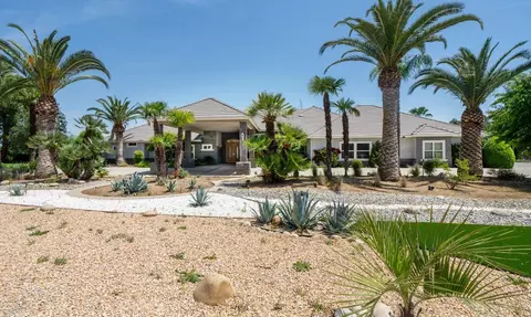 6784 N Blackhawk Ln, Clovis, CA 93619