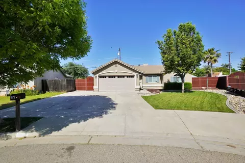 973 Himalaya Dr, Lemoore, CA 93245 photo 1