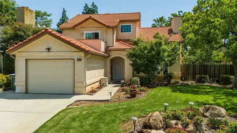9496 N Sharon Ave, Fresno, CA 93720