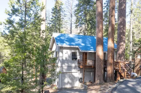 42068 Hemlock Ln, Shaver Lake, CA 93664