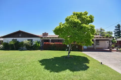 2490 18th Ave, Kingsburg, CA 93631
