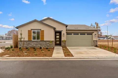 130 Journey Way S, Madera, CA 93636
