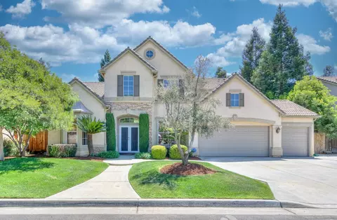 2649 E Deyoung Dr, Fresno, CA 93720