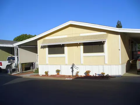 1001 Sylmar Ave #215, Clovis, CA 93612
