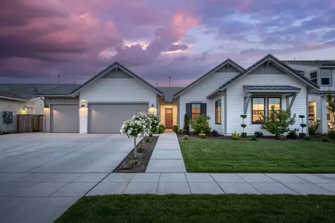 1716 N Renn Ave, Clovis, CA 93619