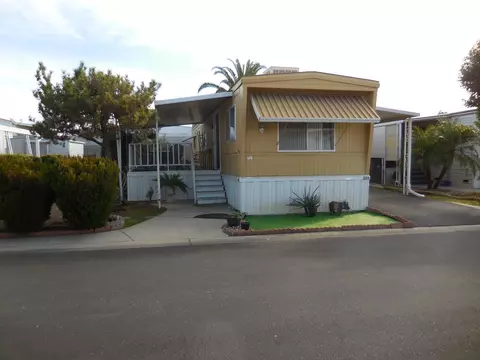221 W Herndon Ave W #205, Pinedale, CA 93650