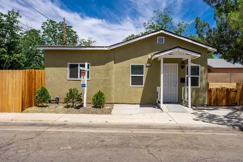 7218 N College Ave, Pinedale, CA 93650