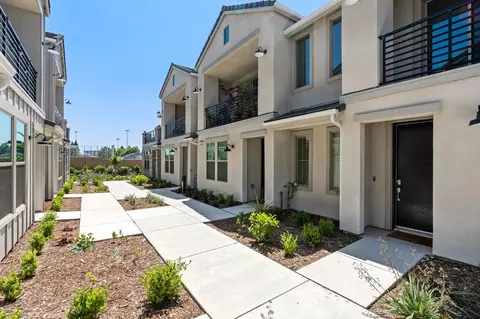2855 E Tamarind Dr, Fresno, CA 93730