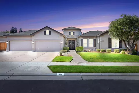 696 Richmond Ave, Clovis, CA 93619