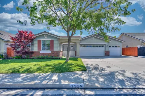 1129 Megan Ave, Clovis, CA 93611