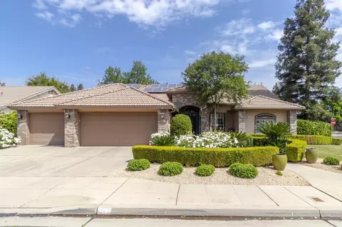 531 W Jordan Ave, Clovis, CA 93611