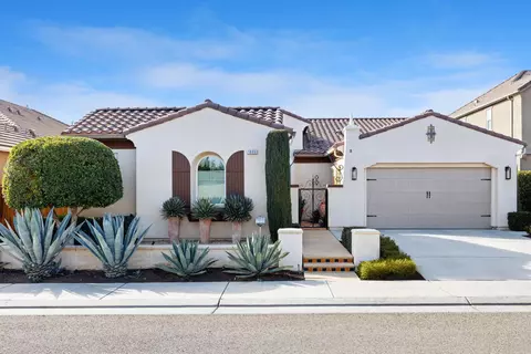 1860 N Hanson Ave, Clovis, CA 93619