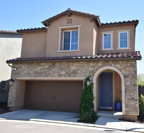 892 Lassen Ln W, Madera, CA 93636