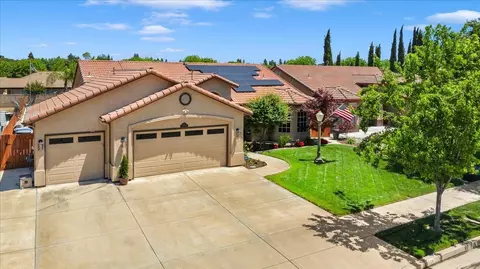 2308 N Carson, Visalia, CA 93291