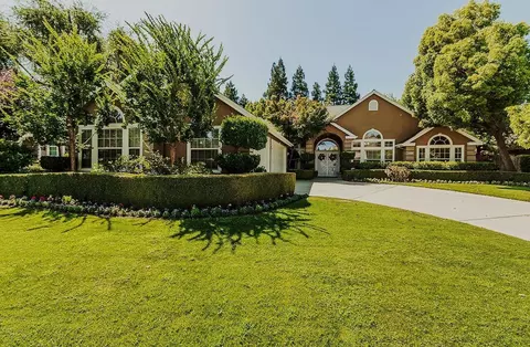 863 E Dartmouth Dr, Fresno, CA 93730