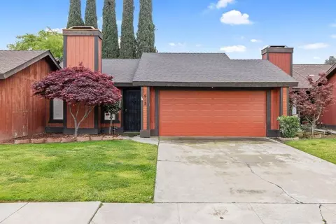 915 E Oakridge Ave, Visalia, CA 93292