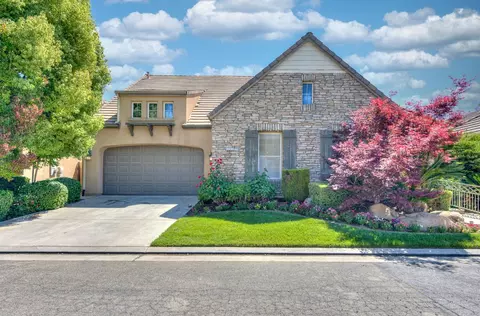 1707 N Hughes Ave, Clovis, CA 93619