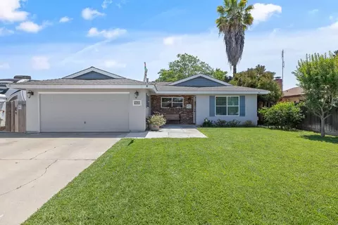 2741 W Dorothea Ave, Visalia, CA 93277