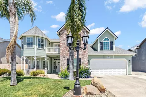 886 W Julia Way, Hanford, CA 93230