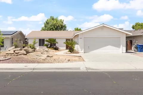 1275 Burlingame Ave, Clovis, CA 93612